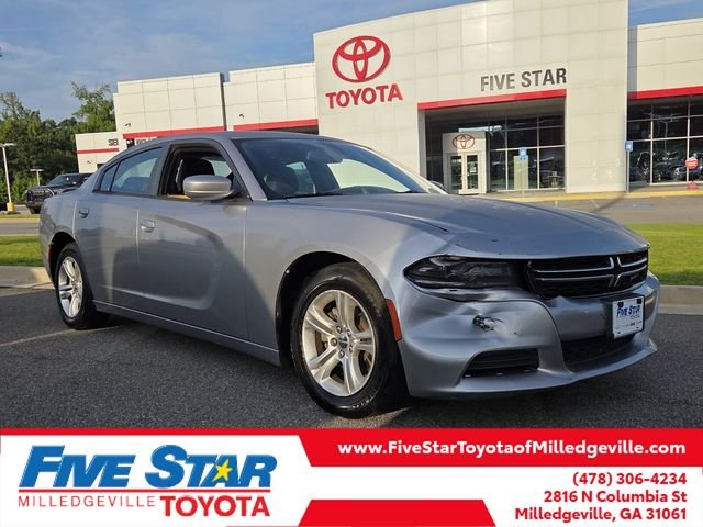 Used 2015 Silver Dodge SE image 1