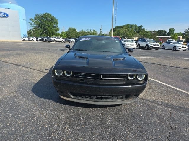 Used 2019 Pitch Black Clearcoat Dodge SXT image 8