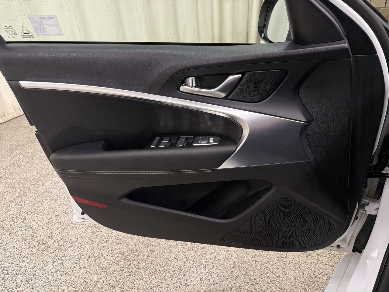 2025 GENESIS G70 Standard - Photo 17
