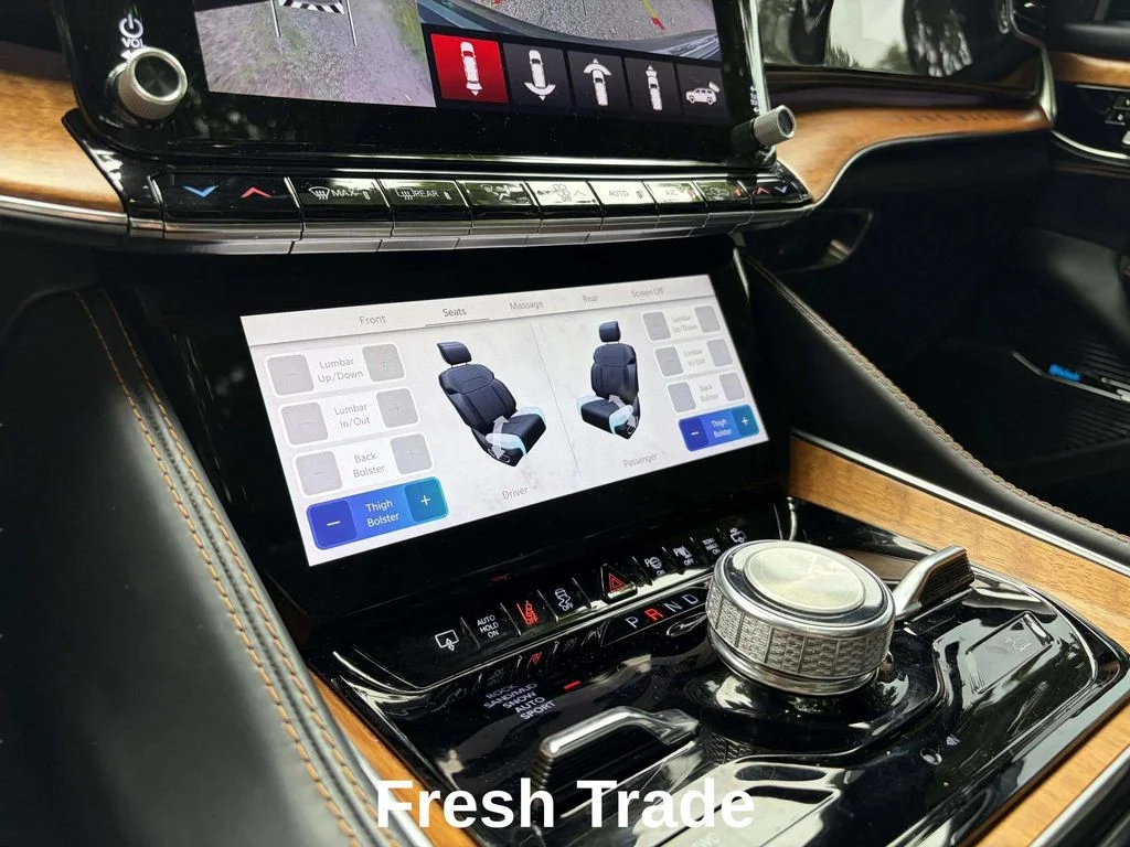 Used 2022 Diamond Black Crystal Pearlcoat Jeep Series III image 16