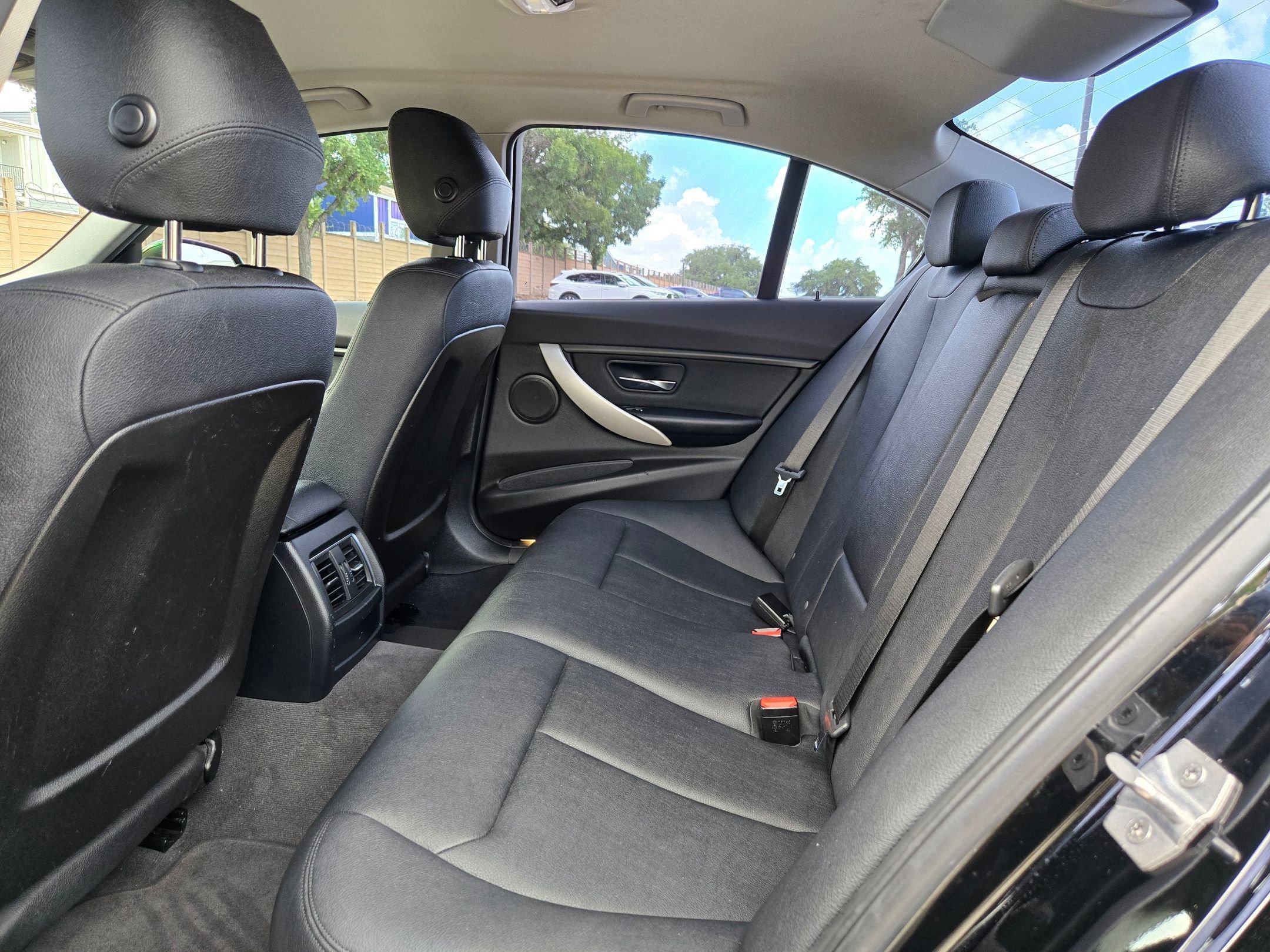 Used 2018 Black BMW 320i image 11