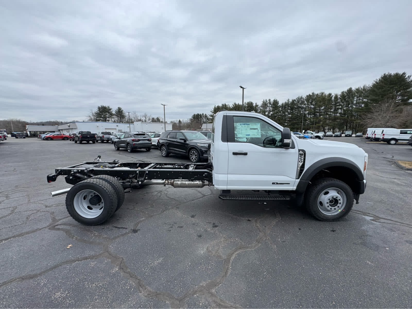 2026 Ford F-550 Super Duty Chassis Cab XL - Photo 7