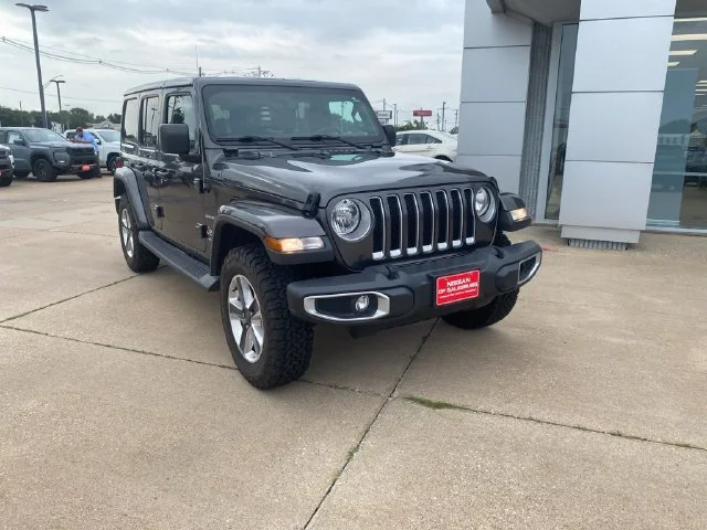 Used 2019 Granite Crystal Clearcoat Metallic Jeep Unlimited Sahara image 2