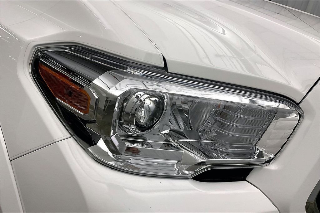 Used 2023 White Toyota SR5 image 34