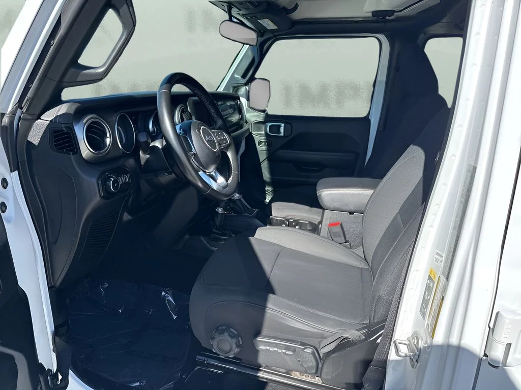 Used 2021 White Jeep Unlimited Sahara image 6