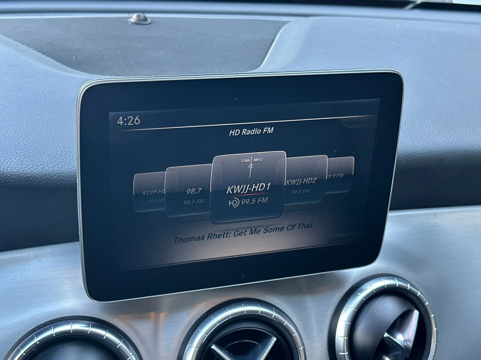 Used 2018 Silver Mercedes-Benz CLA 250 image 18