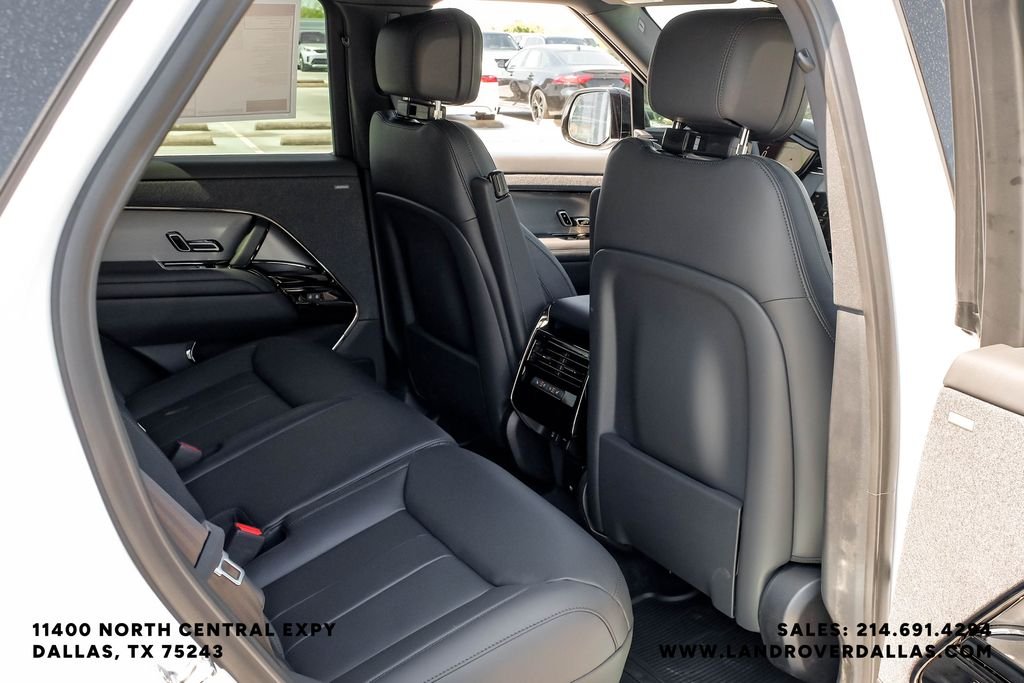 New 2026 Ostuni Pearl Wht Prem Met Land Rover Dynamic SE image 37