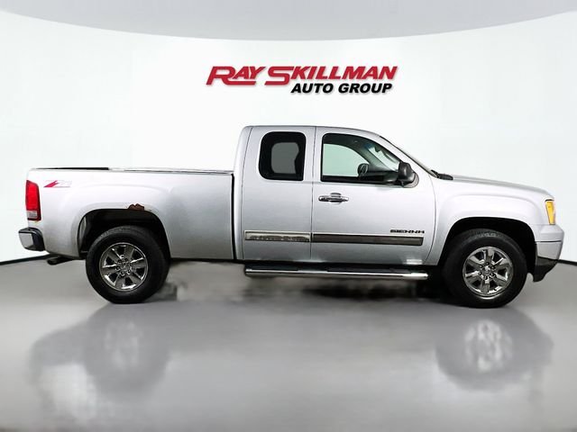 Used 2013 Silver GMC SLE image 8