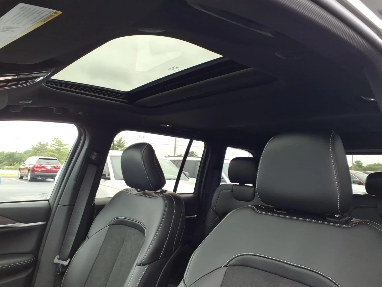 New 2027 Sting-Gray Clearcoat Jeep Laredo Altitude image 14