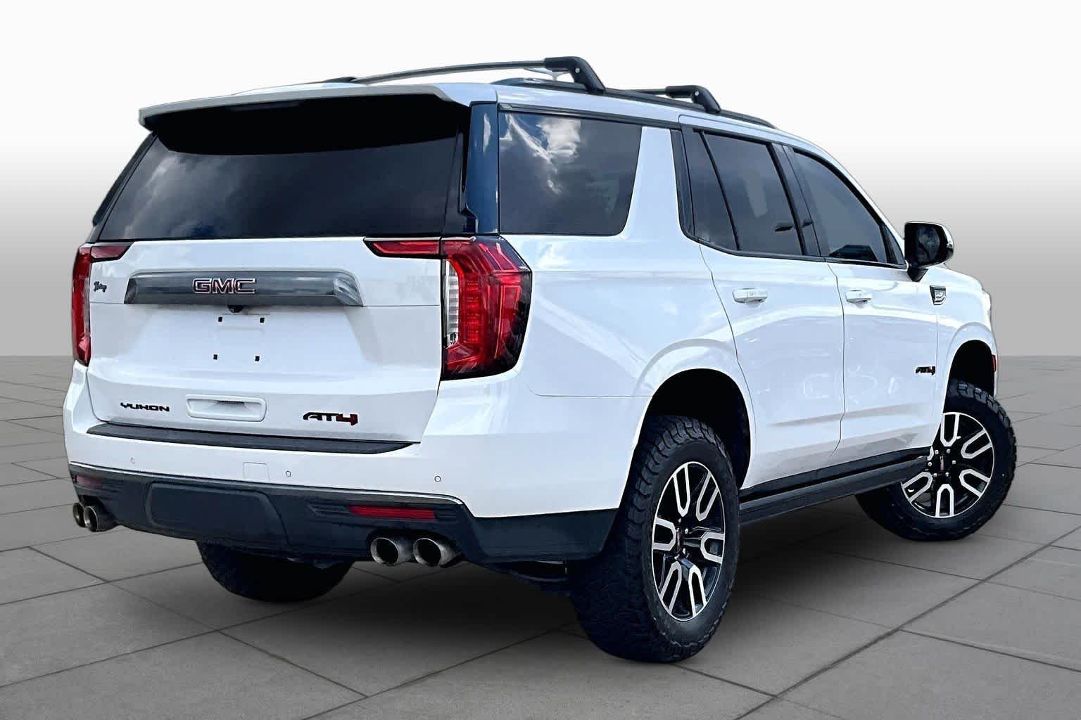 Used 2022 White Frost Tricoat GMC AT4 image 12