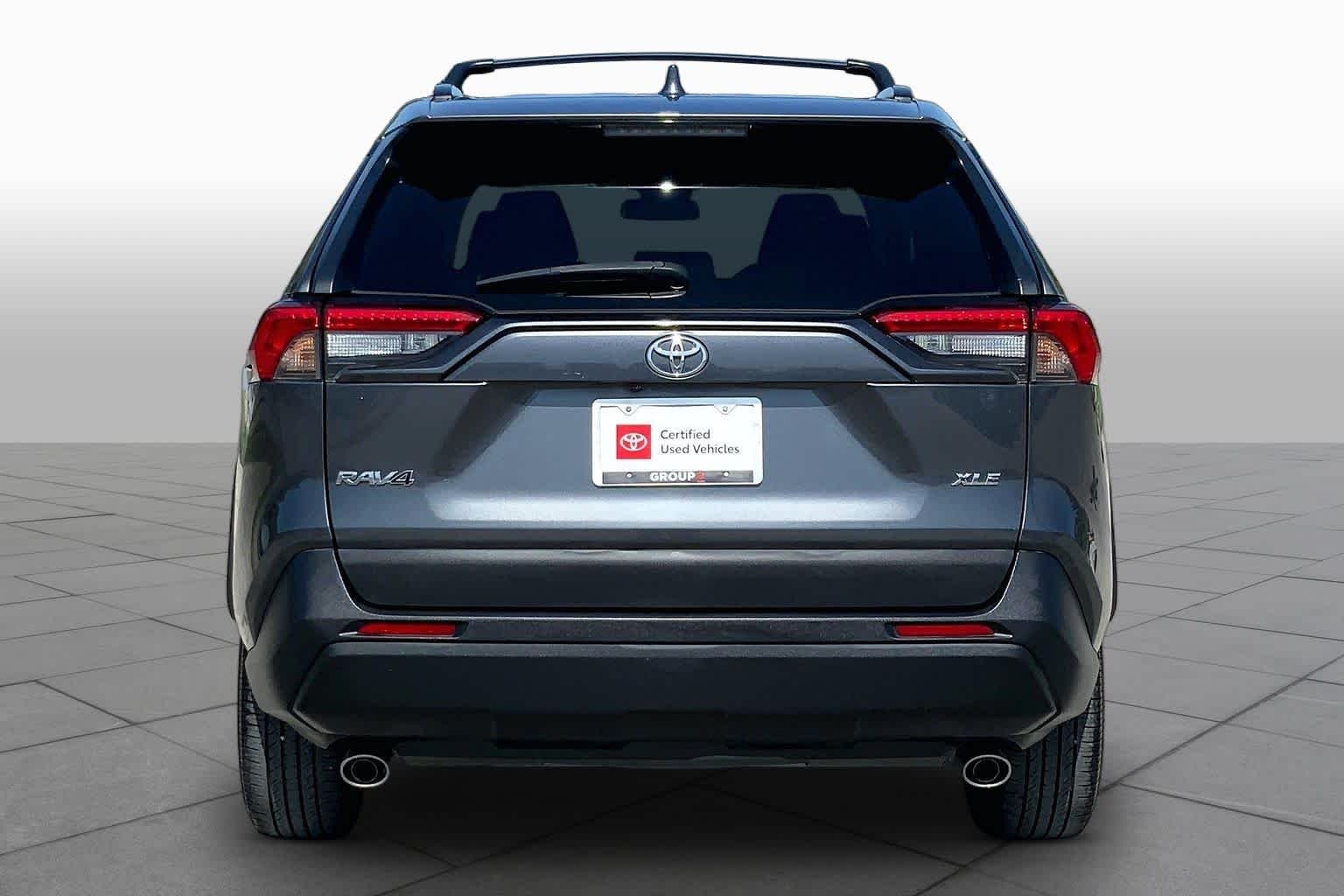 Used 2021 Magnetic Gray Metallic Toyota XLE Premium image 5