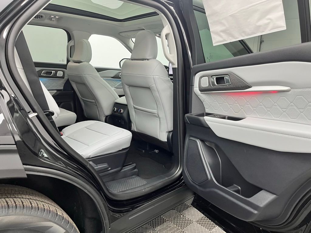 New 2026 Black Ford Platinum image 37