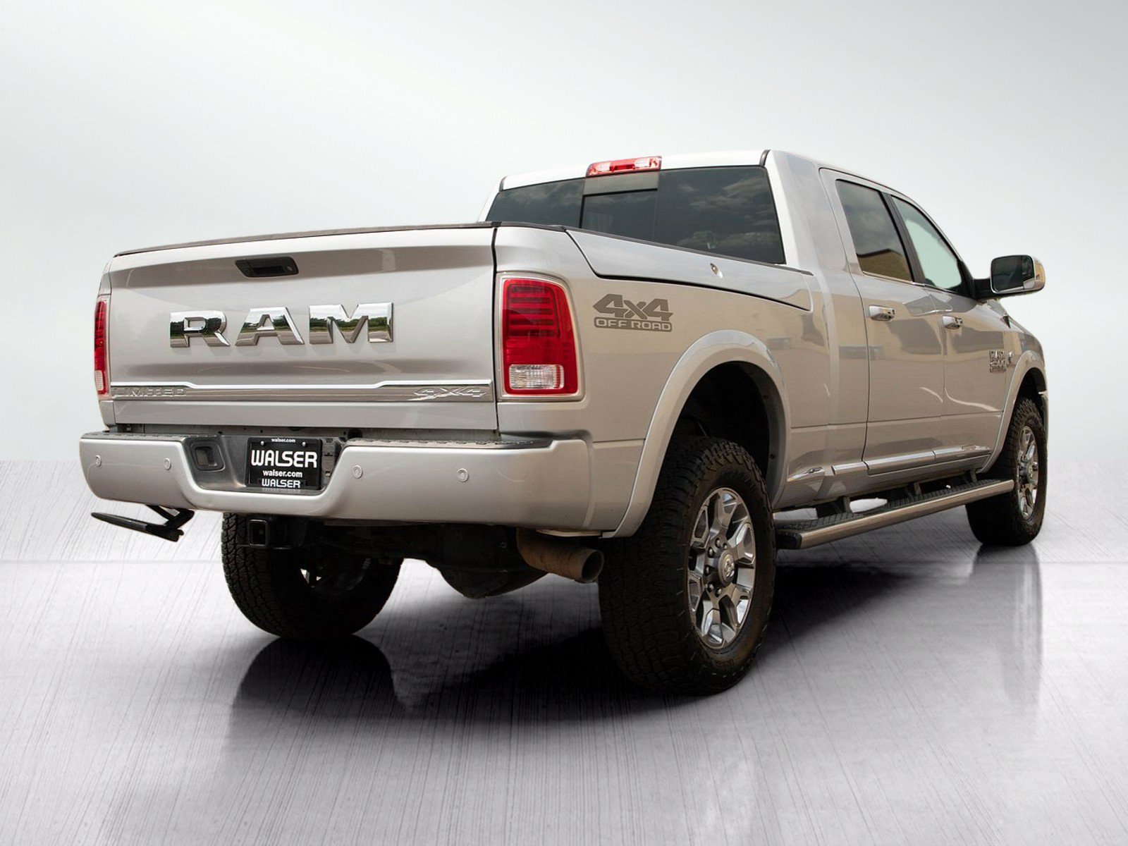 Used 2017 Bright Silver Clearcoat Metallic Ram Laramie Longhorn image 5