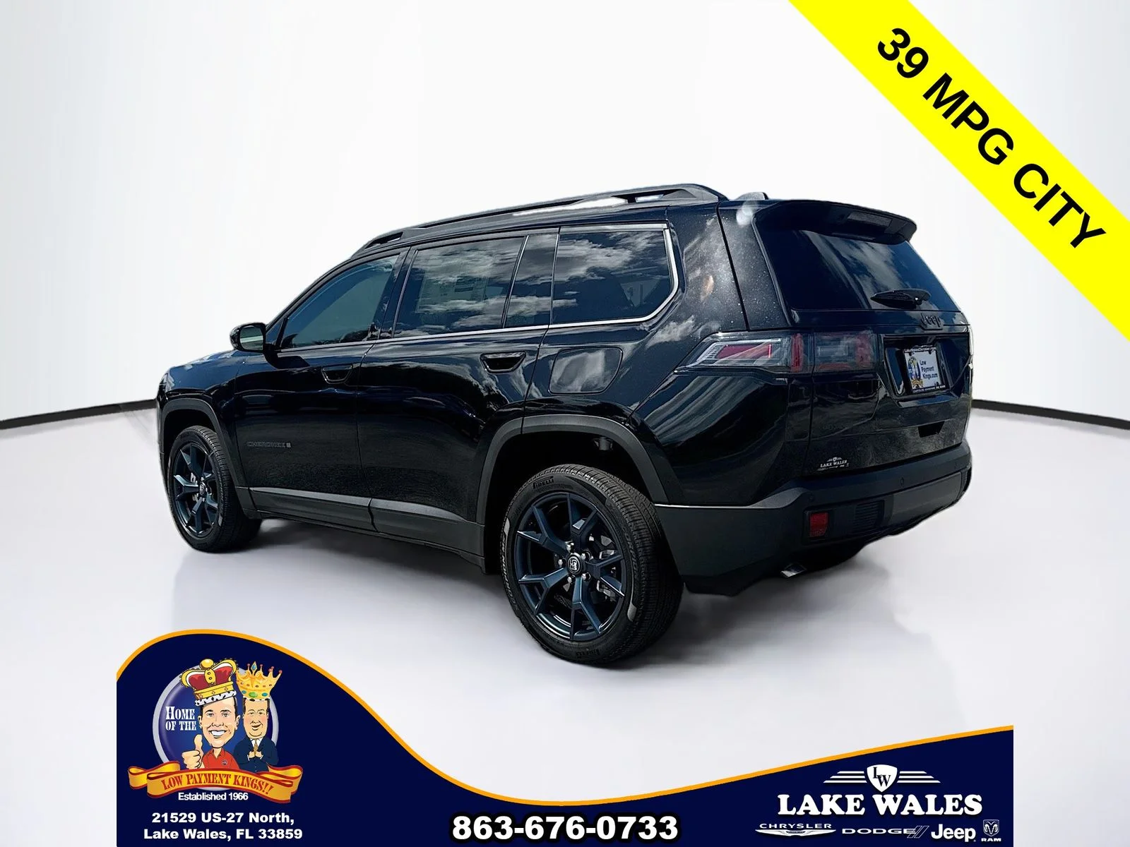 New 2026 Diamond Black Crystal Pearl-Coat Exterior Paint Jeep  image 4
