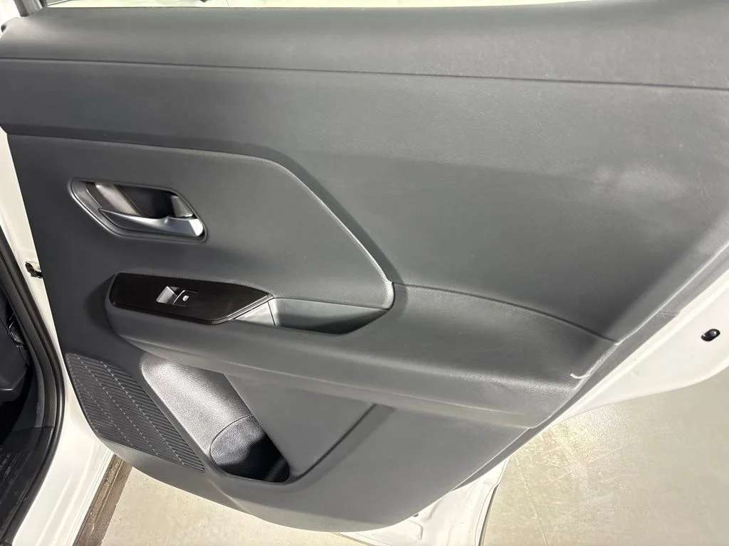 New 2026 Aspen White TriCoat / Super Black Two-tone Nissan SR image 18
