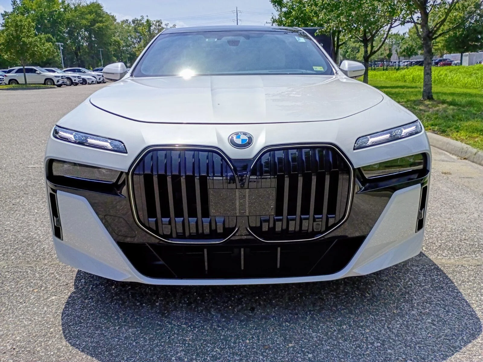 Used 2025 Mineral White Metallic BMW 760i xDrive image 3
