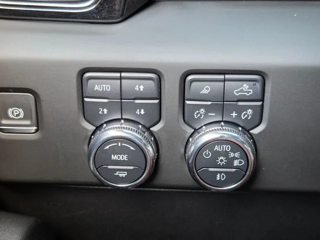 Used 2024 Black GMC AT4 image 39