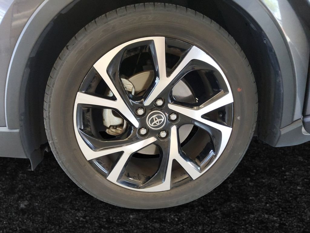 Used 2019 Gray Toyota XLE image 25