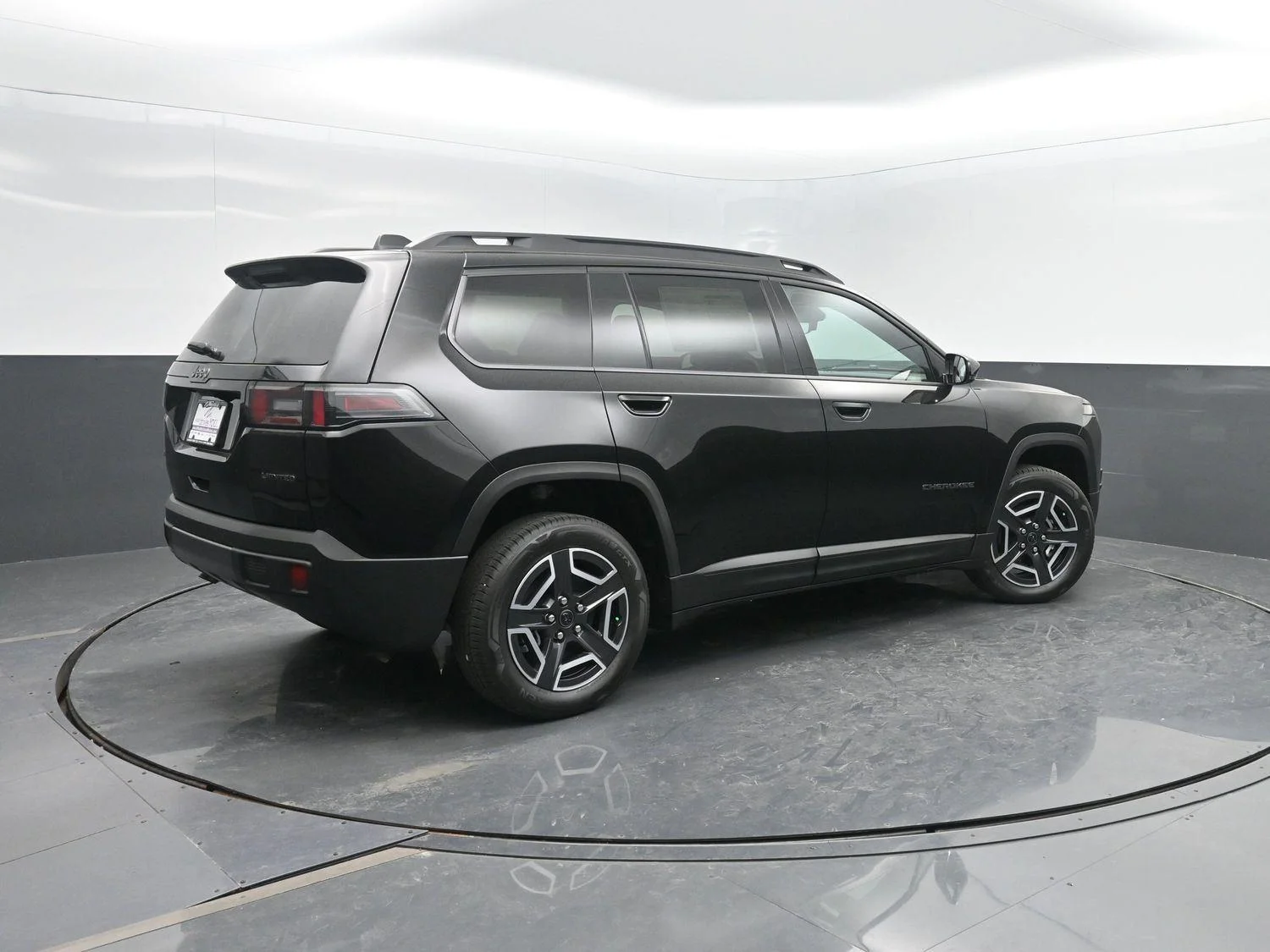 New 2026 Diamond Black Crystal Pearl-Coat Exterior Paint Jeep Limited image 2