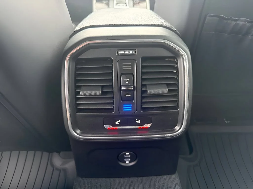Used 2022  Porsche  image 15