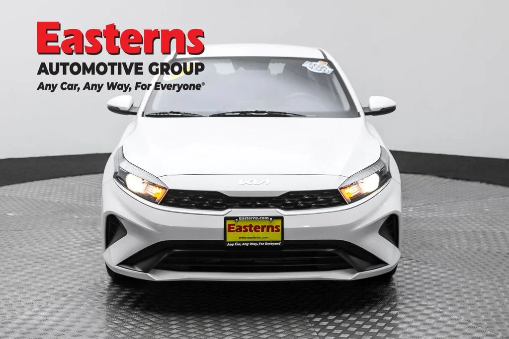 Used 2022 White Kia LXS image 2