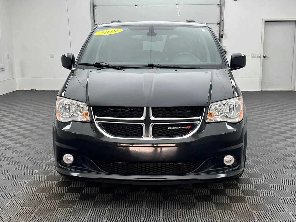 Used 2019 Black Dodge SXT image 14