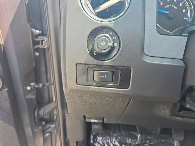 Used 2013 Gray Ford XLT image 25