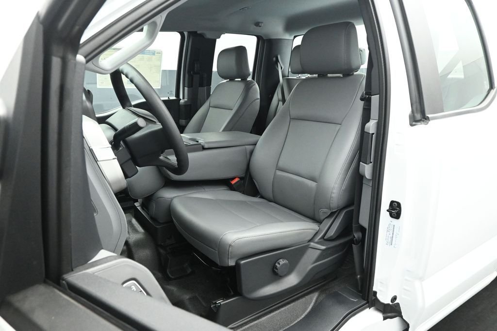 New 2026 Oxford White Ford XL image 8