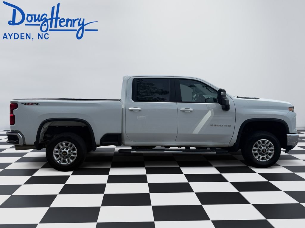 Used 2025 White Chevrolet LT image 6
