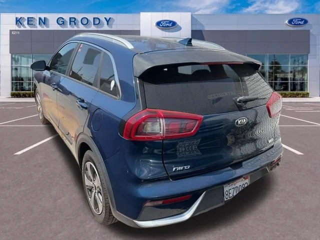Used 2018 Blue Kia LX image 3