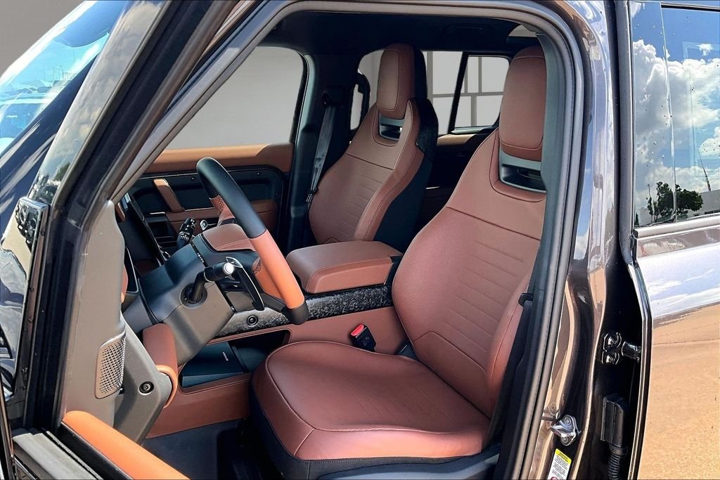 New 2026 Charente Gray Premium Metallic Land Rover OCTA image 9
