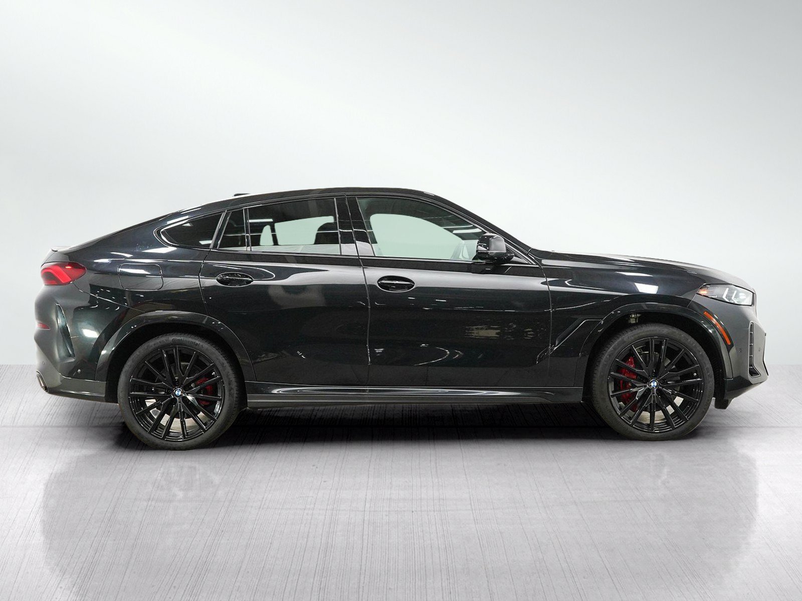 Used 2024  BMW xDrive40i Sports Activity Coupe image 6