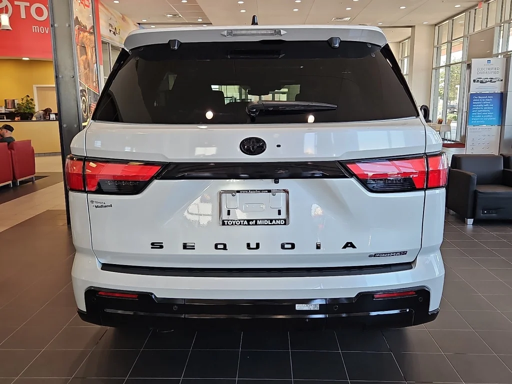 New 2026 Wind Chill Pear Toyota Platinum image 2