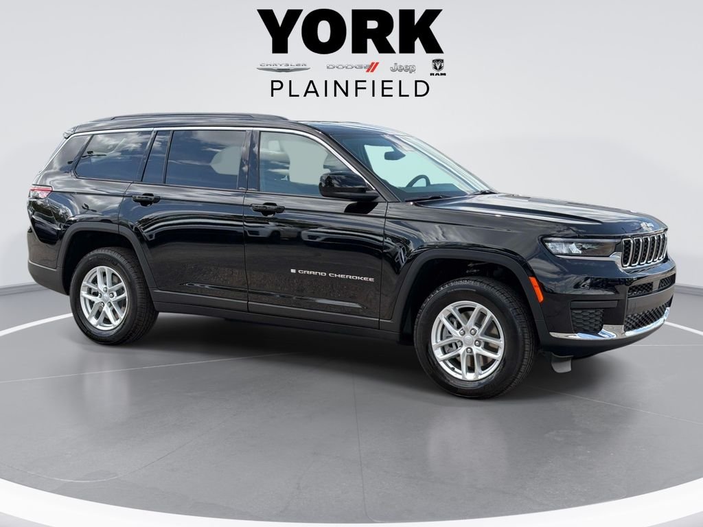 New 2026 Diamond Black Crystal Pearlcoat Jeep Laredo image 3