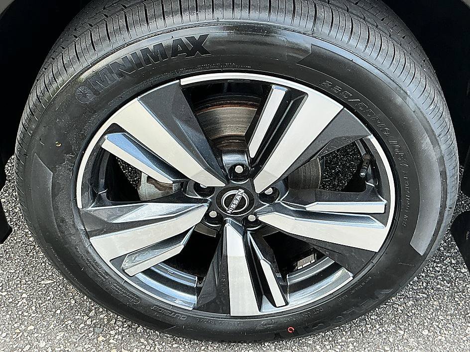 Certified Used 2023 Gun Metallic Nissan SL image 7