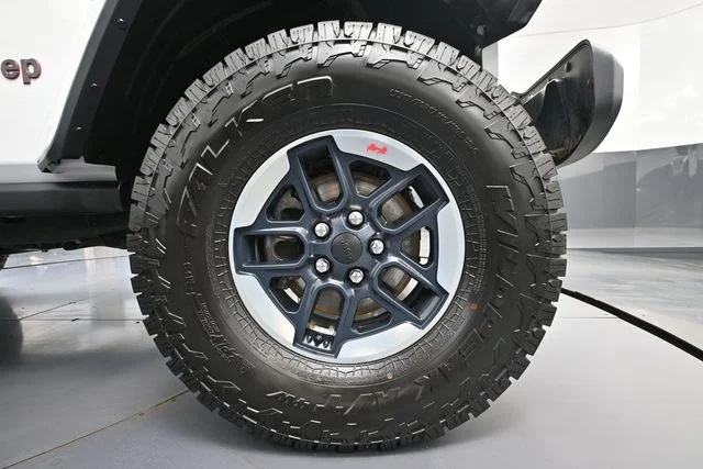 Used 2019 White Jeep Unlimited Rubicon image 13
