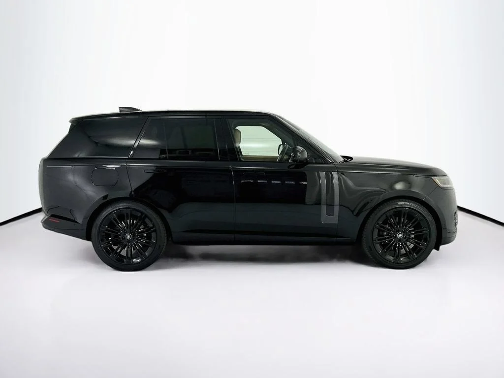 Used 2025 Santorini Black Metallic Land Rover SE image 4