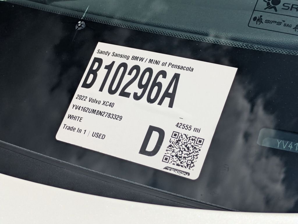 Used 2022 Crystal White Volvo R-Design image 5