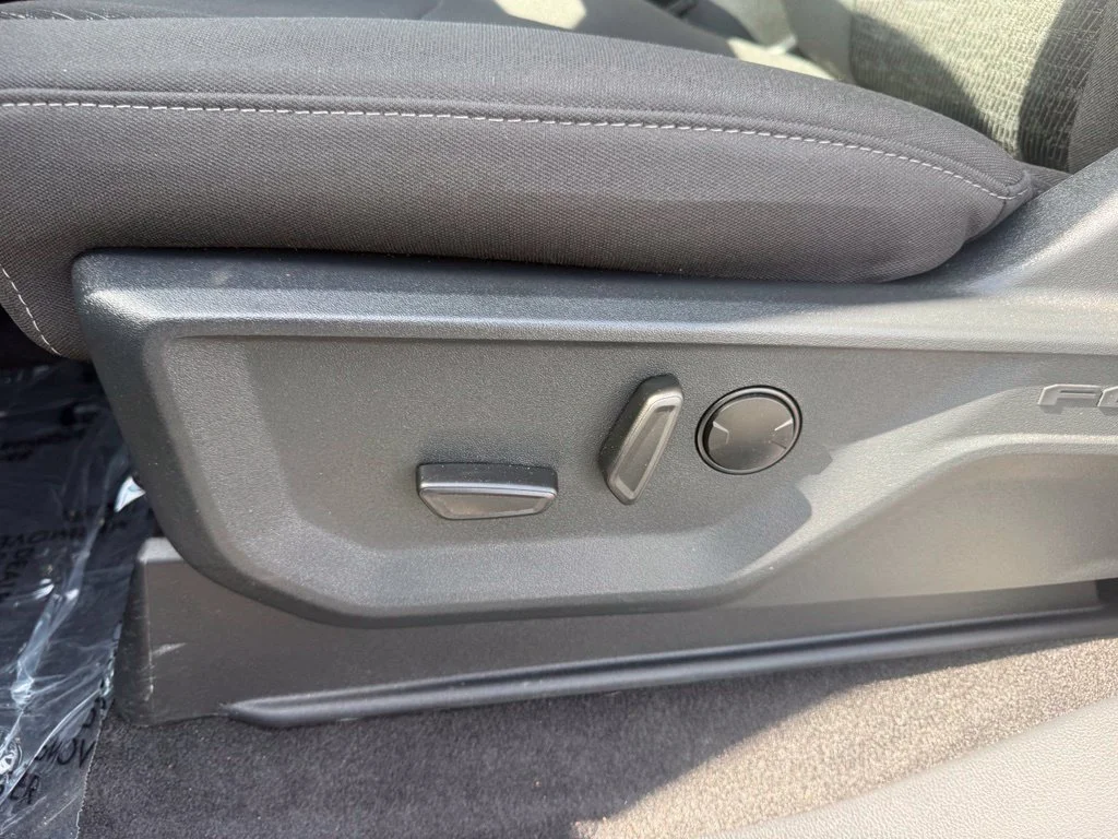 New 2026 Agate Black Metallic Ford XLT image 16
