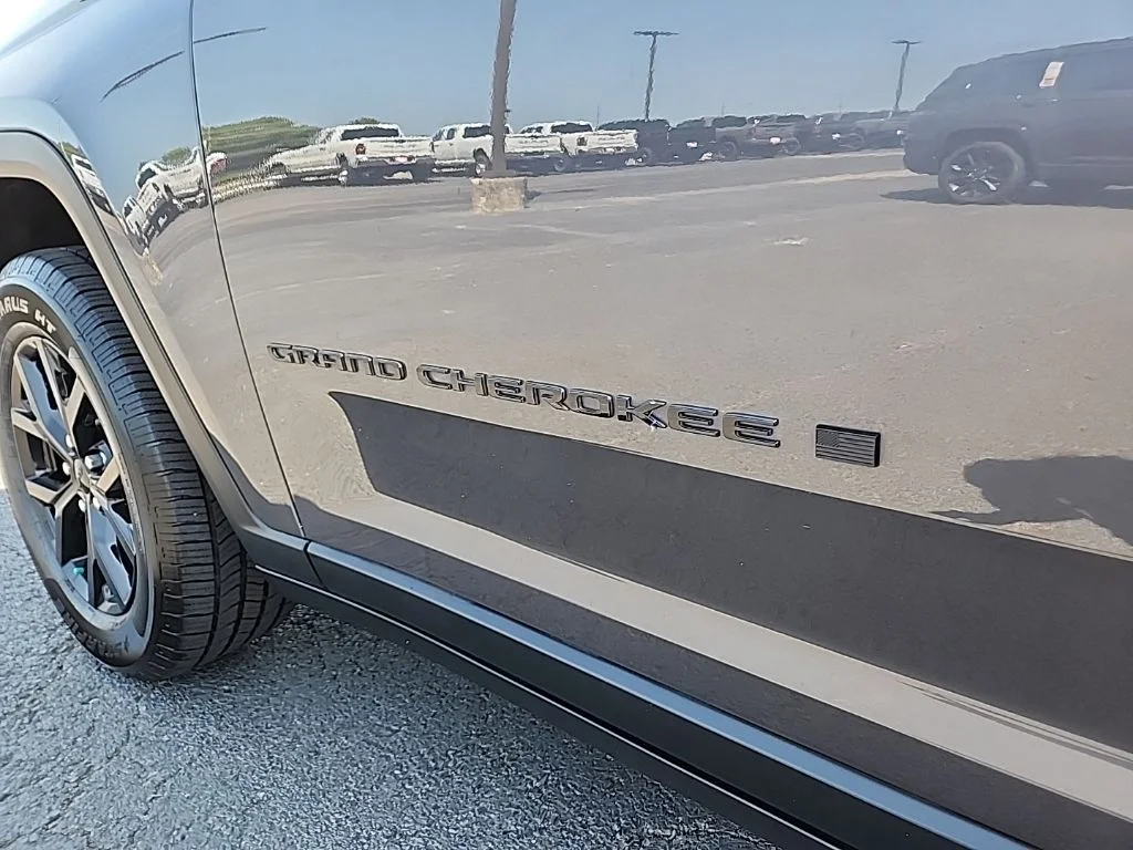 Used 2024 Gray Jeep Altitude X image 47