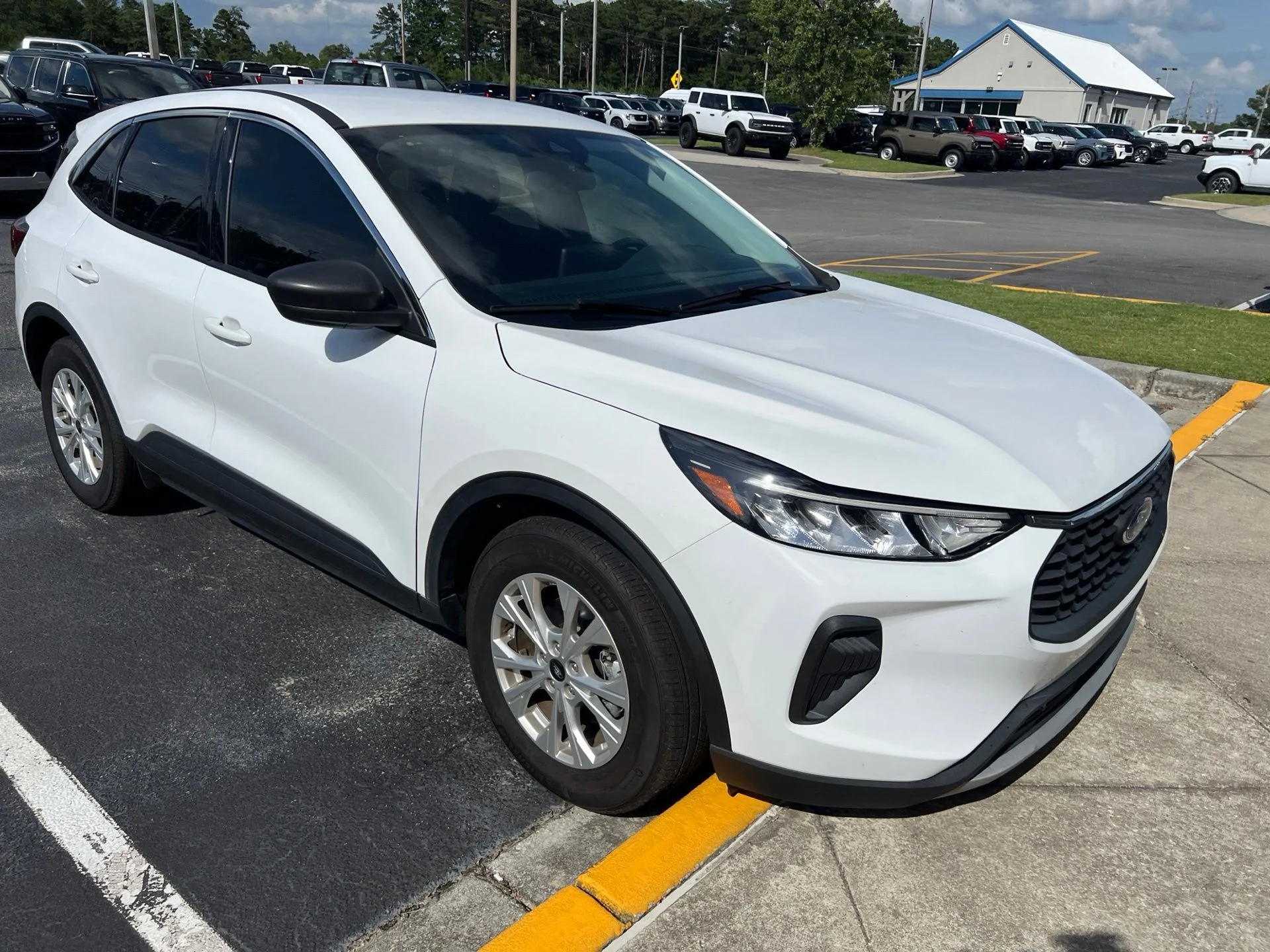 Used 2023 Oxford White Ford Active image 2