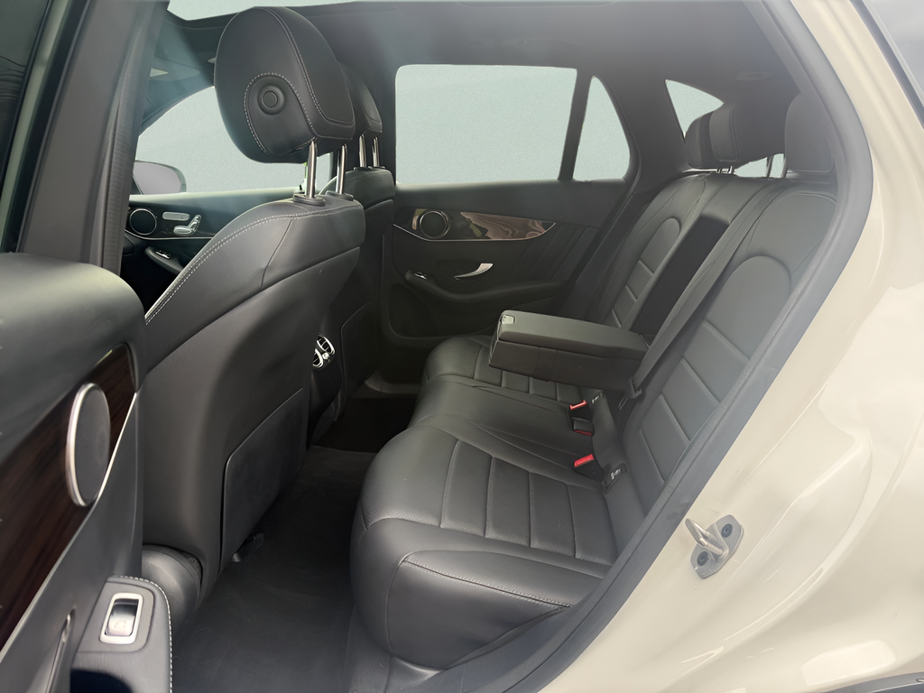 Used 2022 White Mercedes-Benz GLC 300 image 10