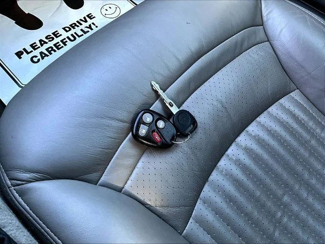 Used 2002 White Chevrolet Base image 28