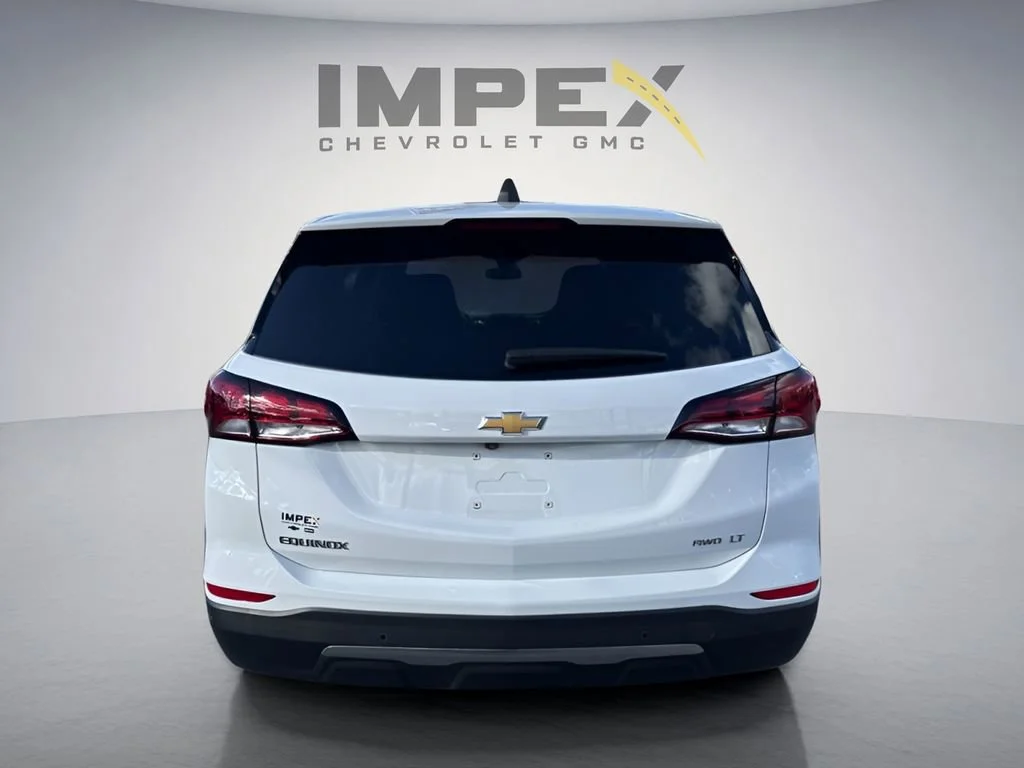 Used 2024 Summit White Chevrolet LT image 4