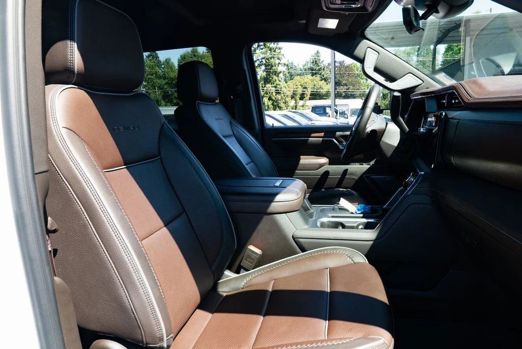 Used 2025 White GMC Denali image 25