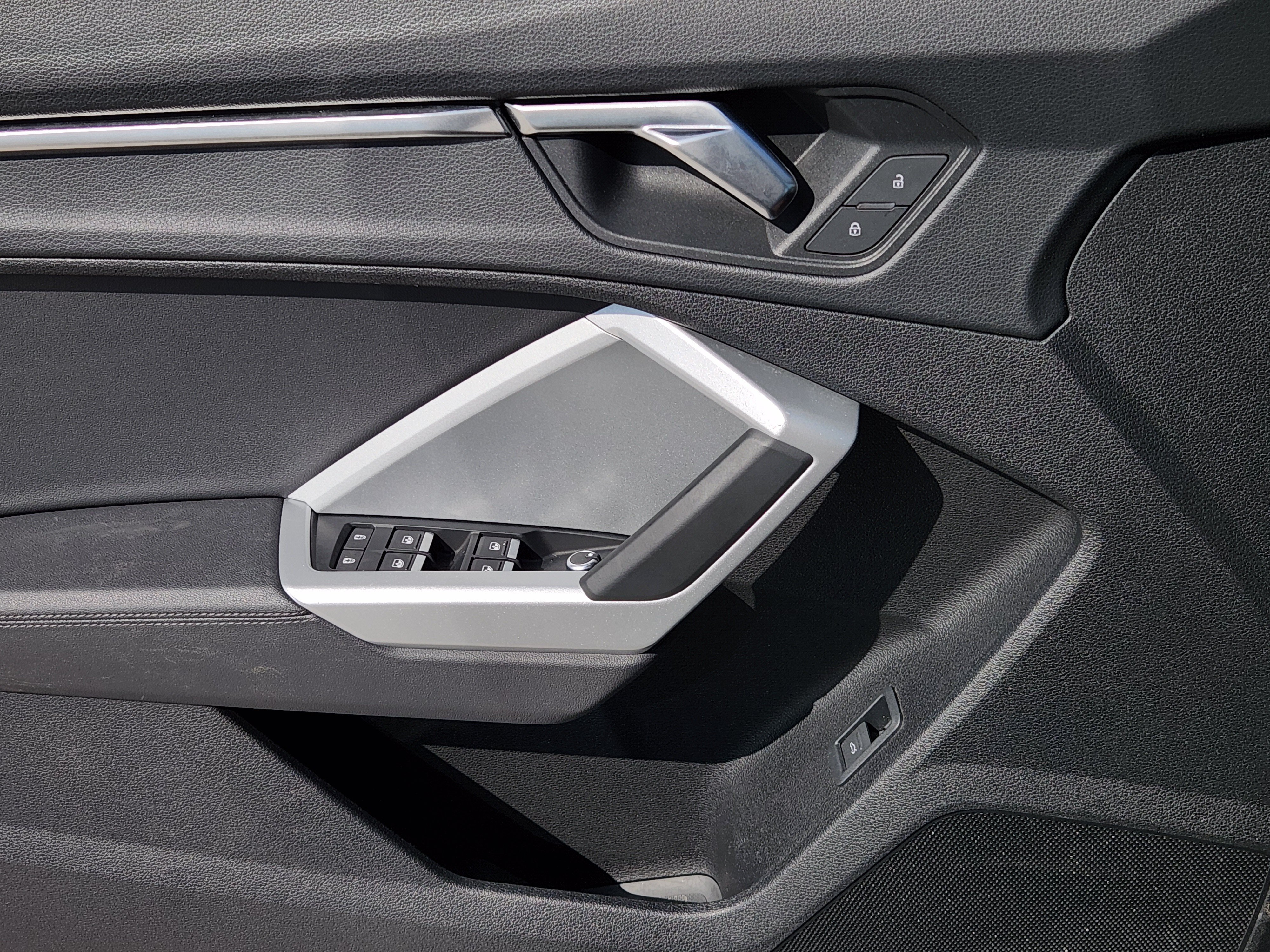 Used 2025  Audi S line Premium image 25