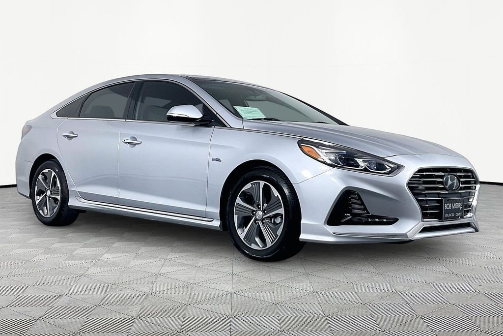 Used 2019 Silver Hyundai Limited image 3