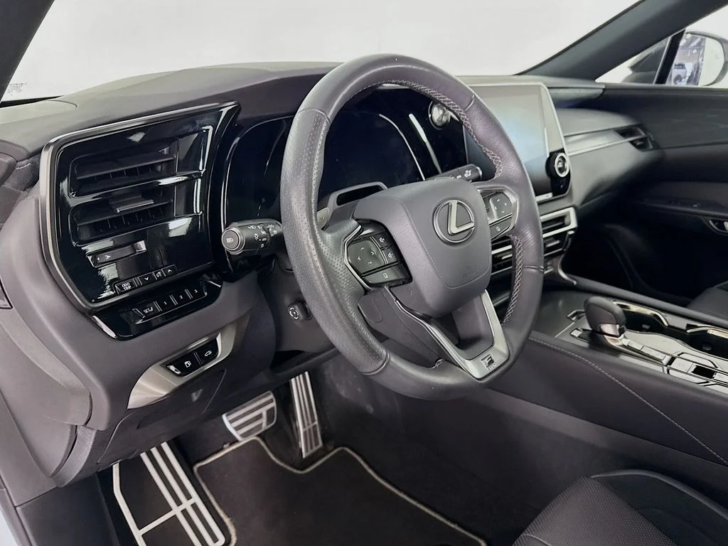 Used 2023 Ultra White Lexus 500h F SPORT Performance image 4