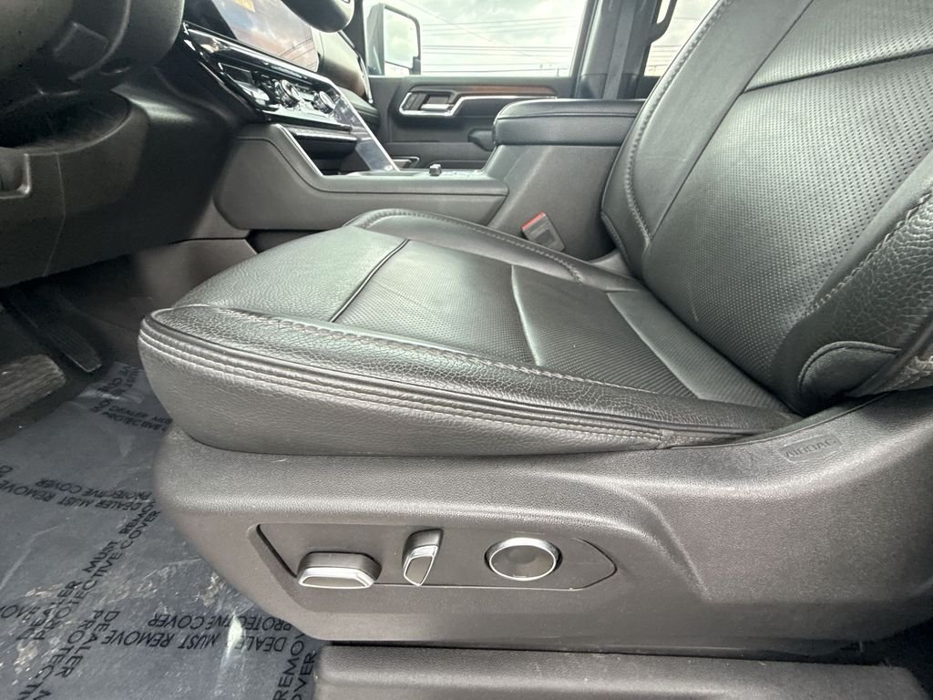 Used 2024 White GMC Denali image 12