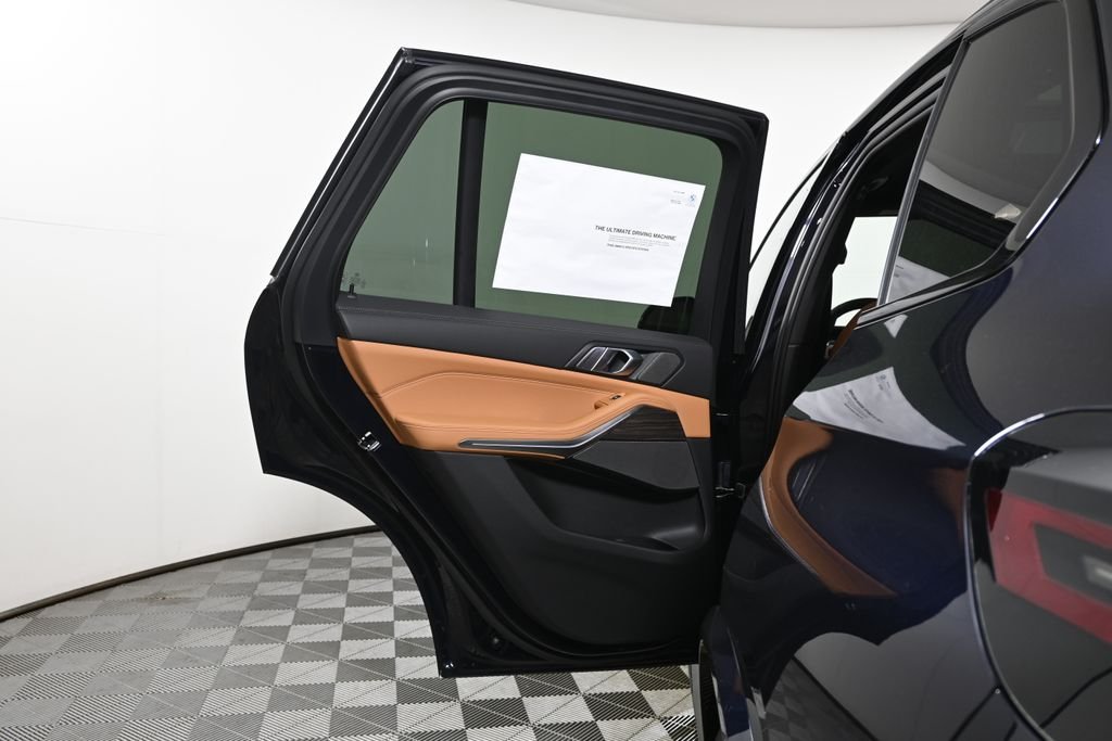 New 2026 Carbon Black Metallic BMW xDrive50e image 31